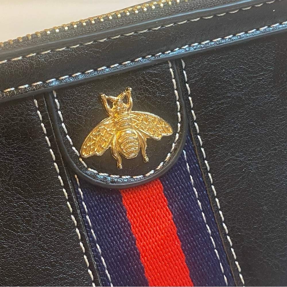 Elegant Black Crossbody Bag with Gold Bee Accent - Picture 3 of 10